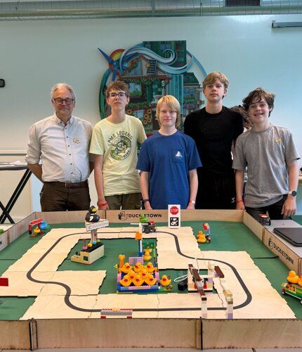 Zoetermeerse en Delftse leerlingen bouwen mee aan Duckietown op Maker Faire