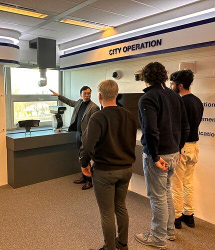 Studenten installeren slimme verkeerscamera op Future Mobility Park 